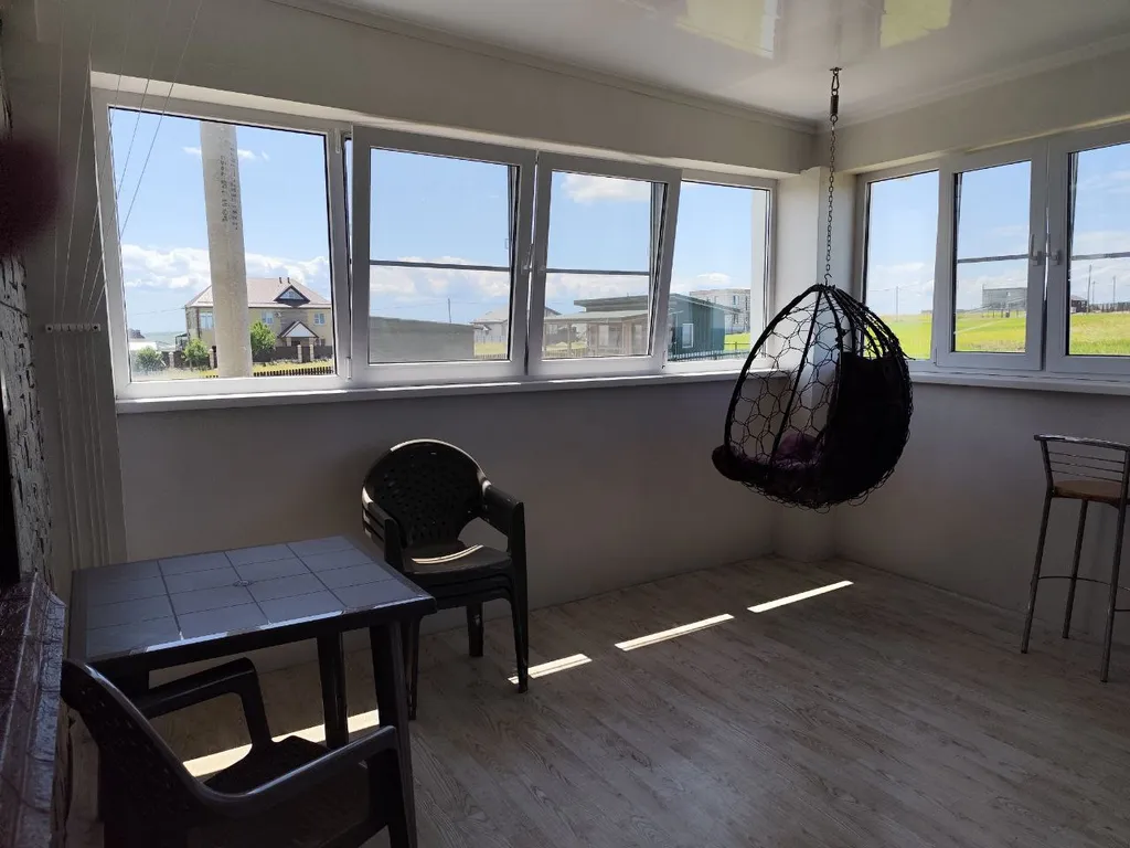 Комната с лоджией, со своей кухней