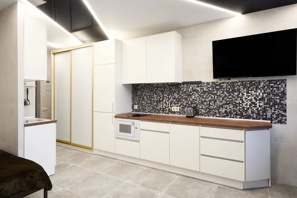 Студия с новым ремонтом (метро 5 минут пешком)