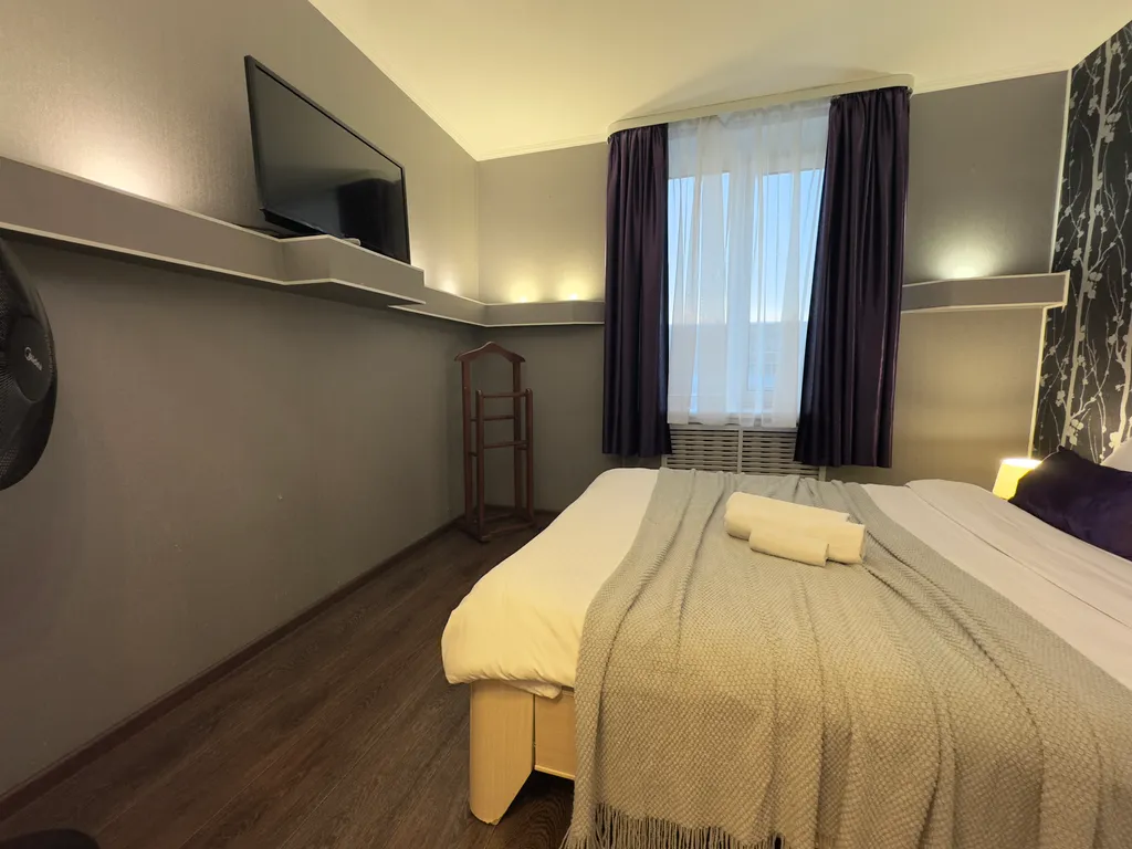 Люксовая двухкомнатная с авторским освещением