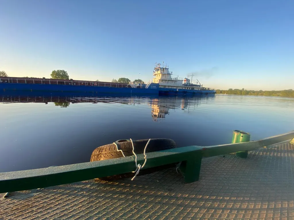 Домик у реки на первой линии
