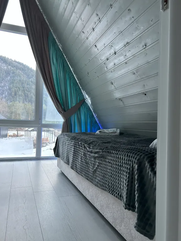 Шале в Приэльбрусье с видом на горные склоны