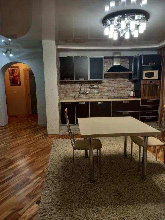 Большая 3-комнатная квартира с отличным интерьером и хорошей мебелью