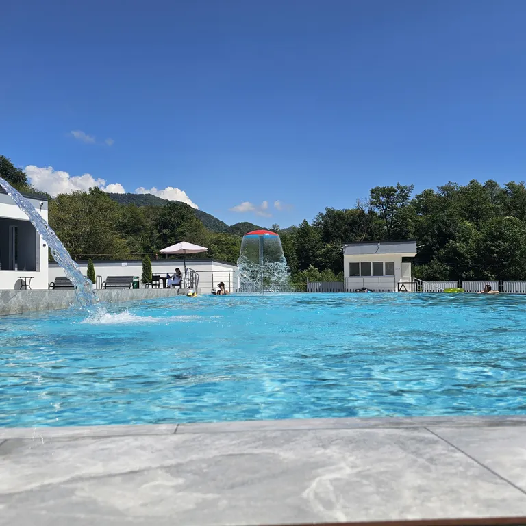 Студия с бассейном на территории