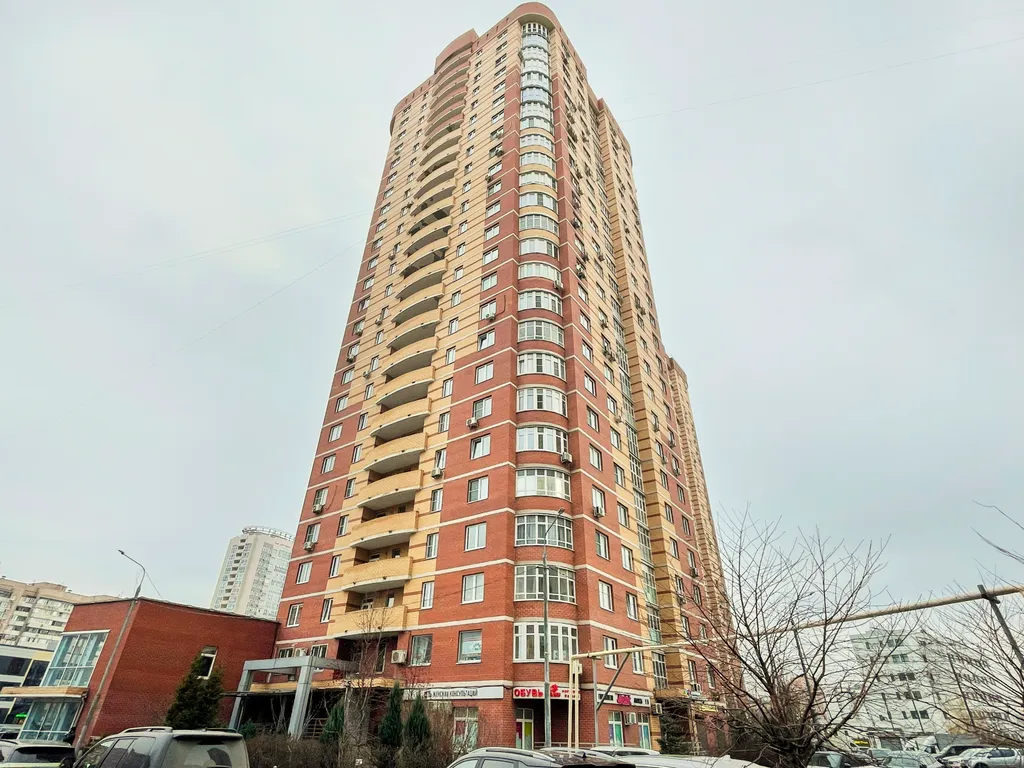 Шикарная 2-комнатная квартира с раздельными комнатами и балконом