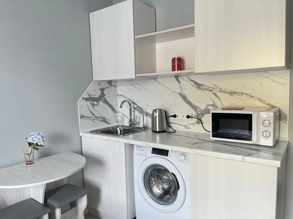 Студия на перекрестке Лермонтова и Петра Алексеева