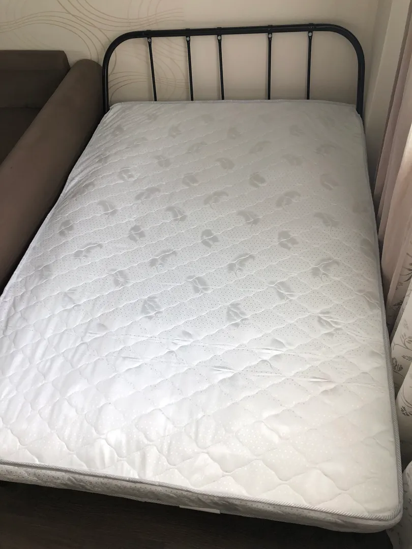 Новая кровать и новый матрас