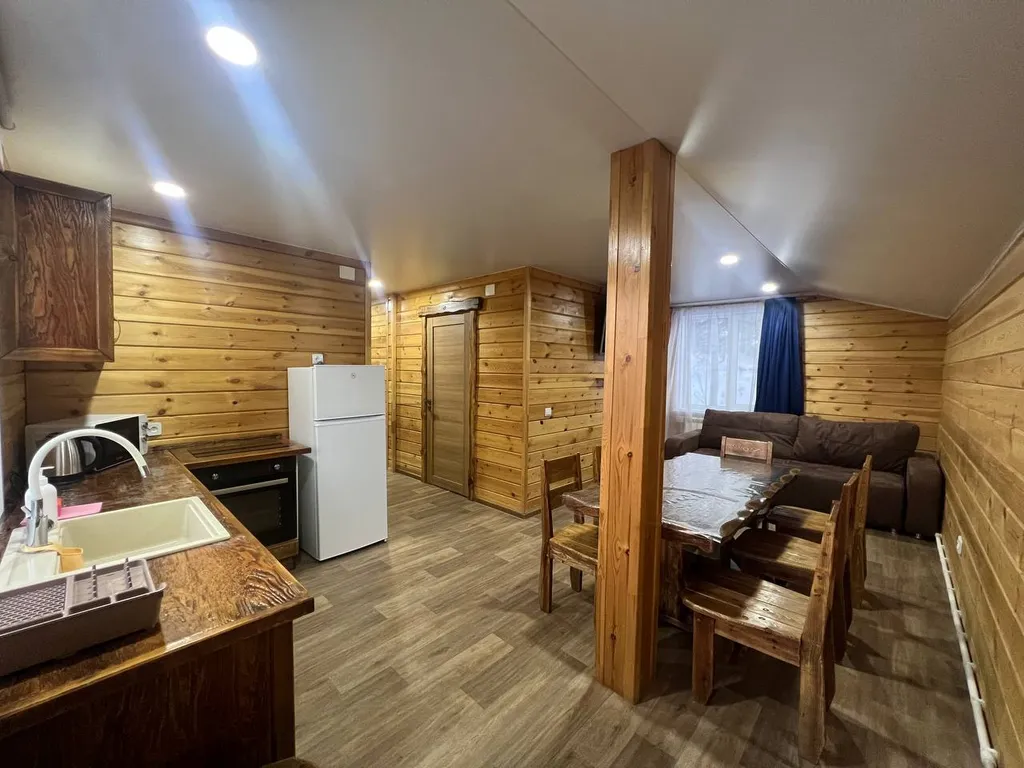 Коттедж с баней и сушилкой на территории