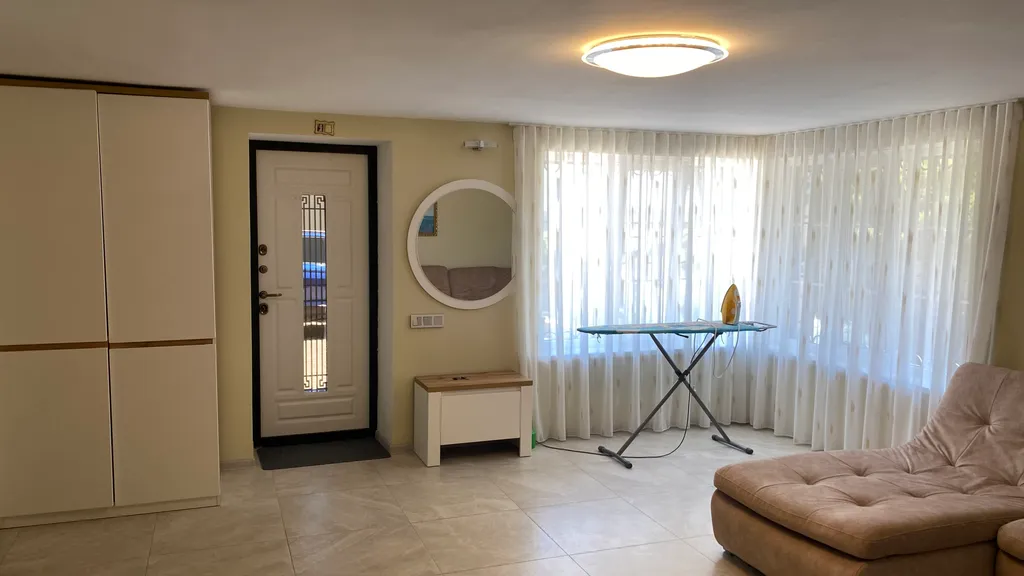 Коттедж с бассейном