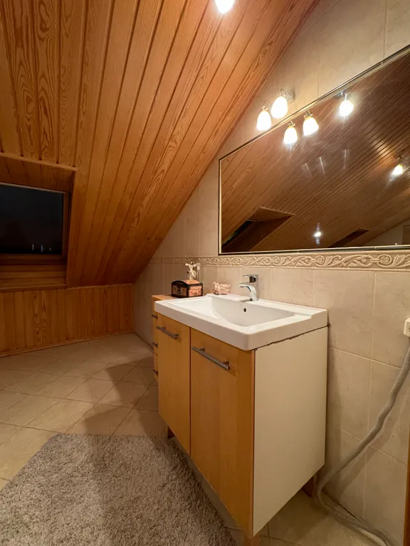 Дом с сауной и бассейном в черте города