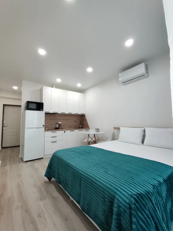 На берегу моря уютная новая студия