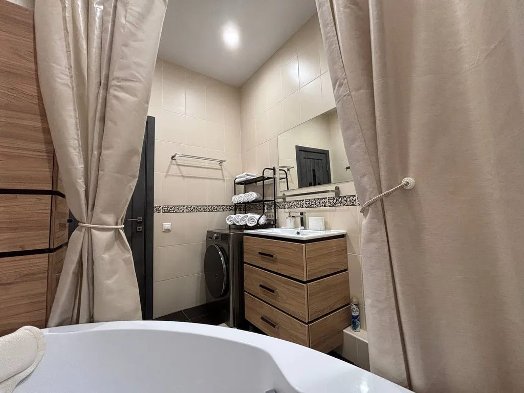 Шикарная трехкомнатная квартира с собственной Бесплатной парковкой!