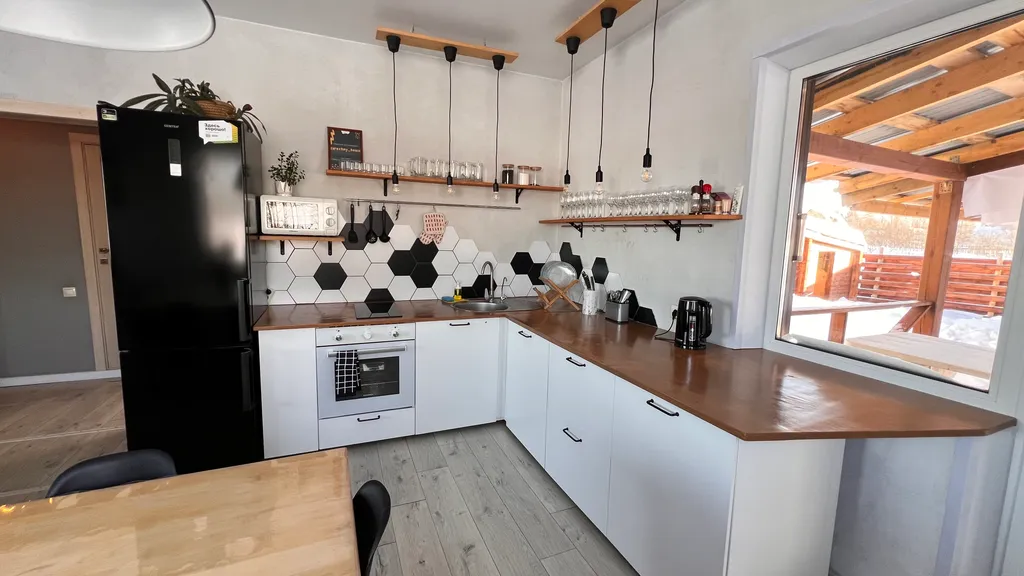 Дом в окружении природы