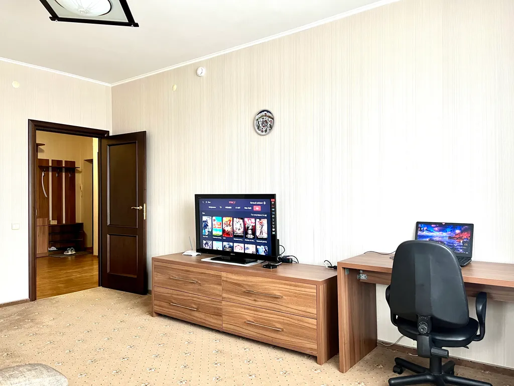 Изолированная двухкомнатная в центре города рядом с метро и ТЦ