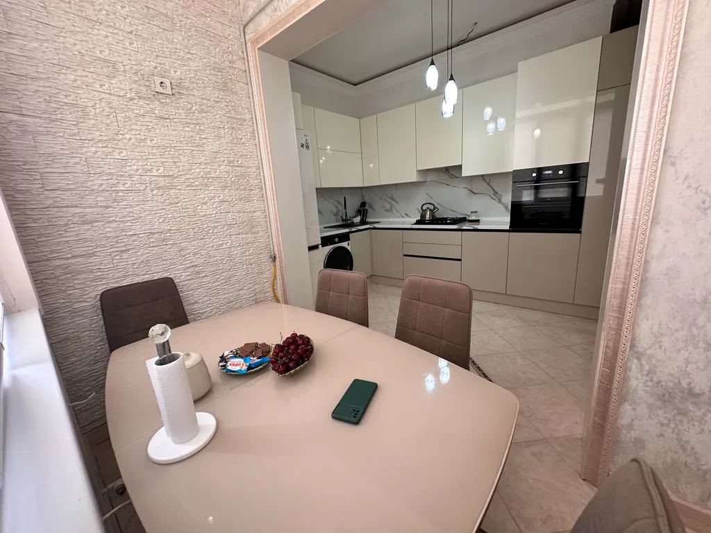 Квартира с двумя кондиционерами и вентилятором