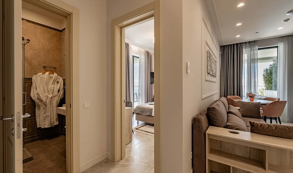 Делюкс с выходом к бассейну и террасой