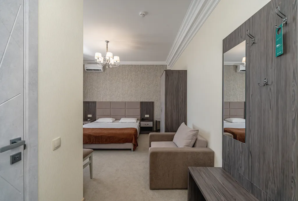 Квартира Трехместный комфорт с французским балконом с видом на территорию — аренда посуточно в Анапа