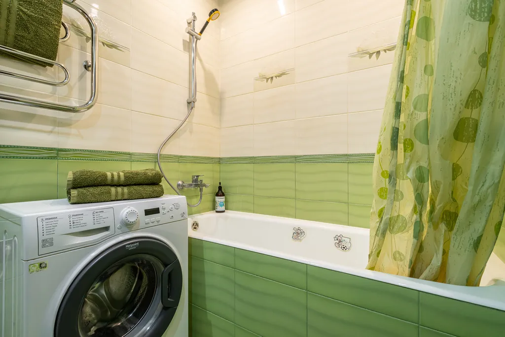 Евротрешка у ТРЦ Мега