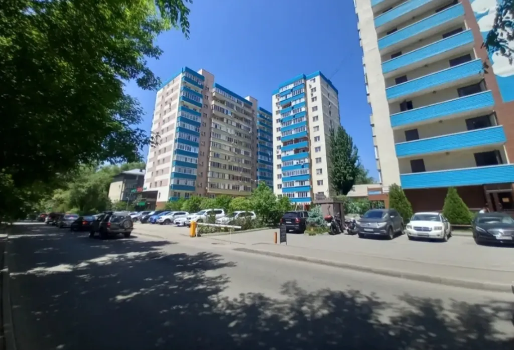 Квартира Современная квартира в центре с видом на горы — Алматы