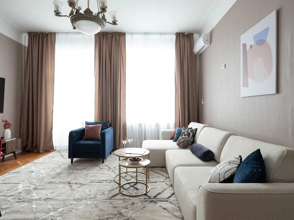 Просторная квартира с тремя спальными и балконом с видом