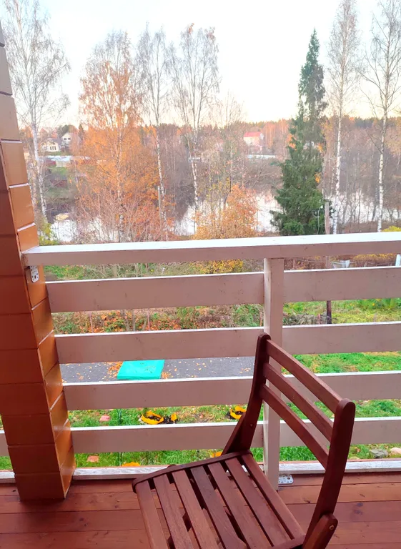 Птица синица House с огромным балконом у озера