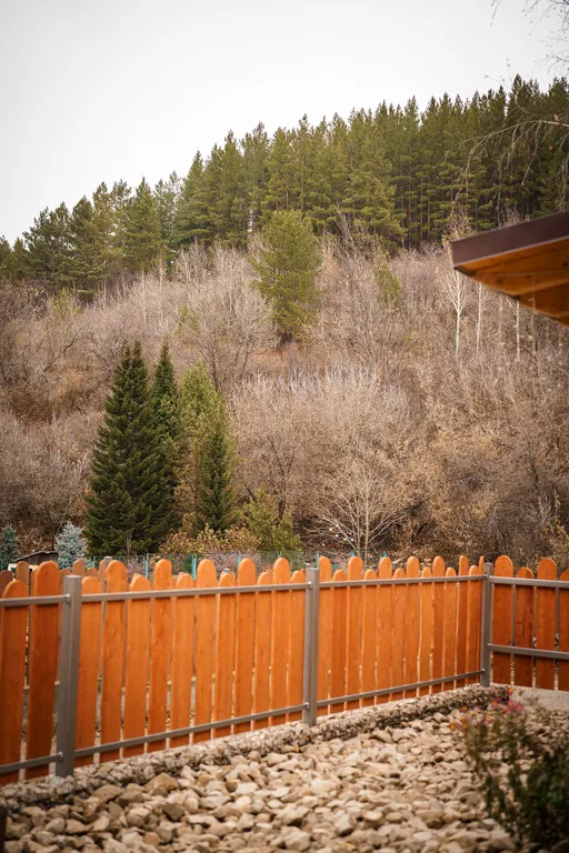 Гостевой дом и кедровая баня на Алтайской