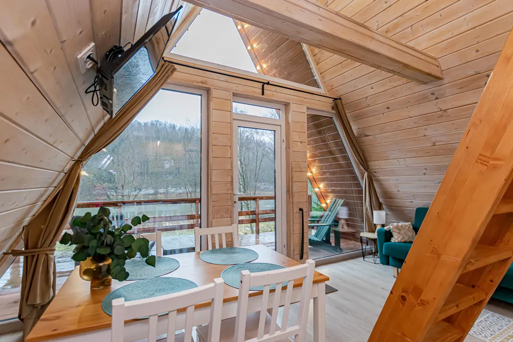 Уютный домик на берегу реки Косьва