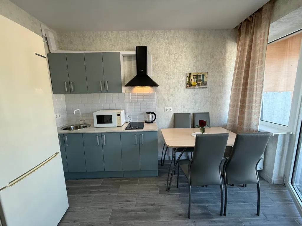 Двухкомнатная квартира с видом на море, на территории бассейн, детские