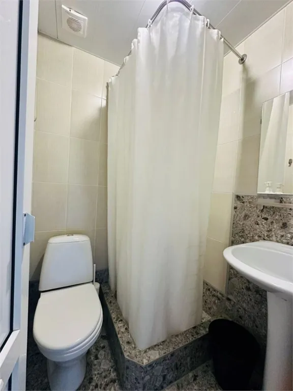 Двухместный номер с 2 односпальными кроватями и панорамным окном