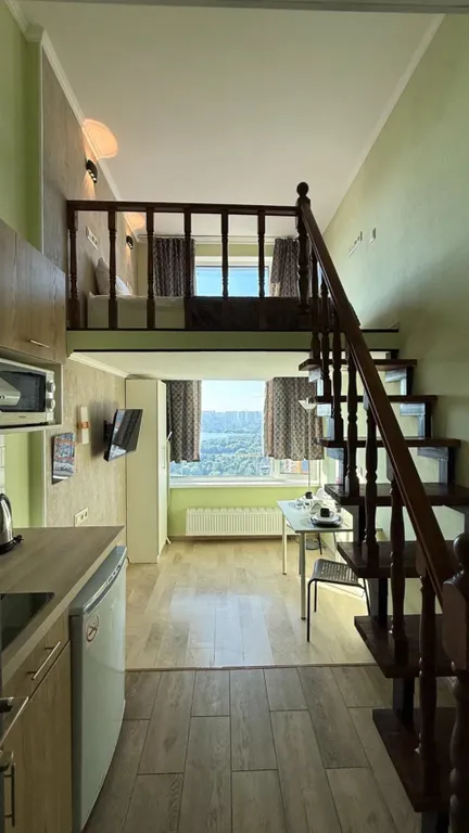 Стильная двухуровневая студия