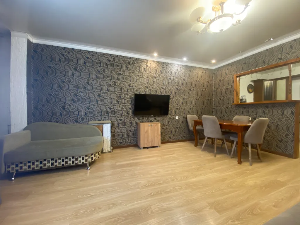 Комфортная трехкомнатная квартира возле Академии Здоровья