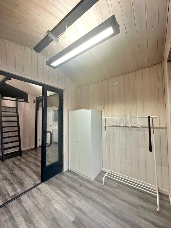 Уютный дом в скандинавском стиле среди сосен с сауной