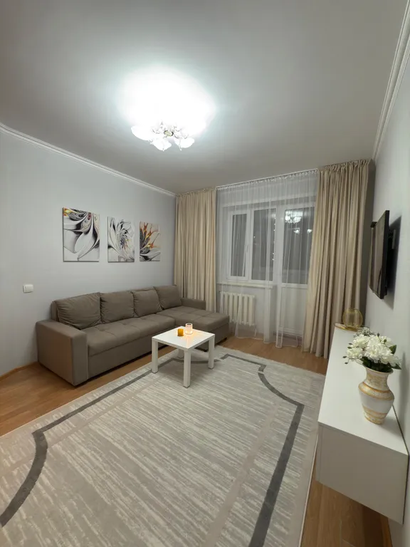 Самый центр города, АбуДаби Плаза, Байтерек, Линейный парк