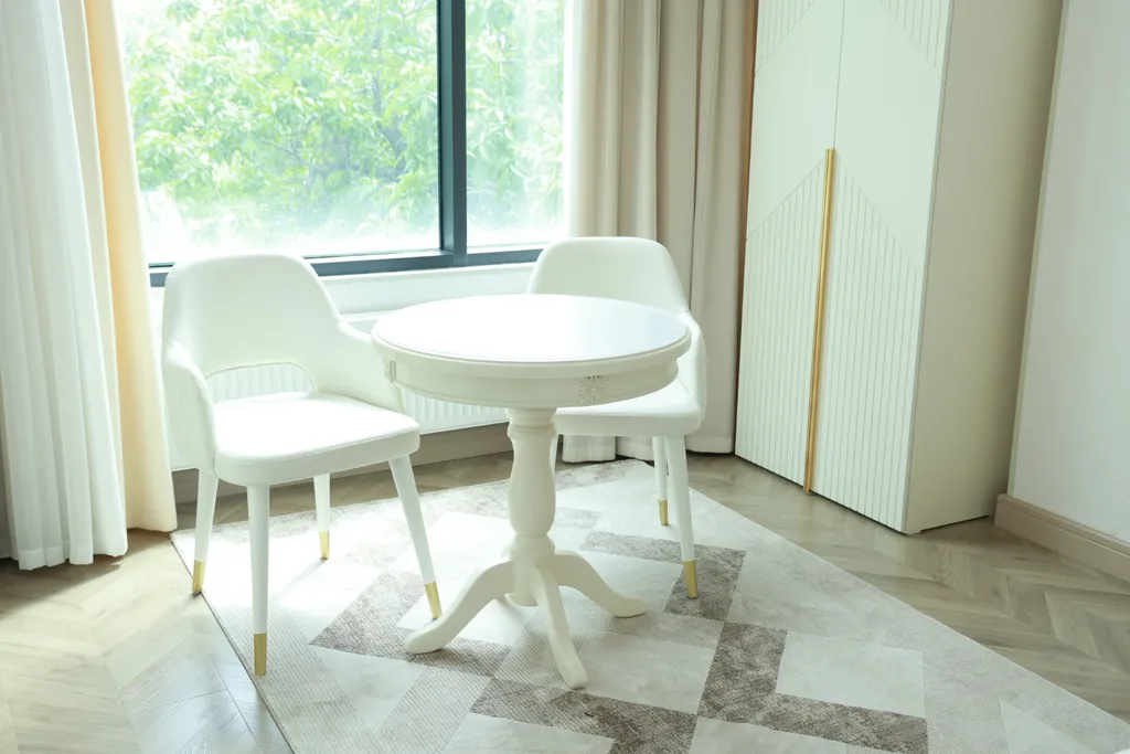 Номер с кроватью размера king-size и видом на сад