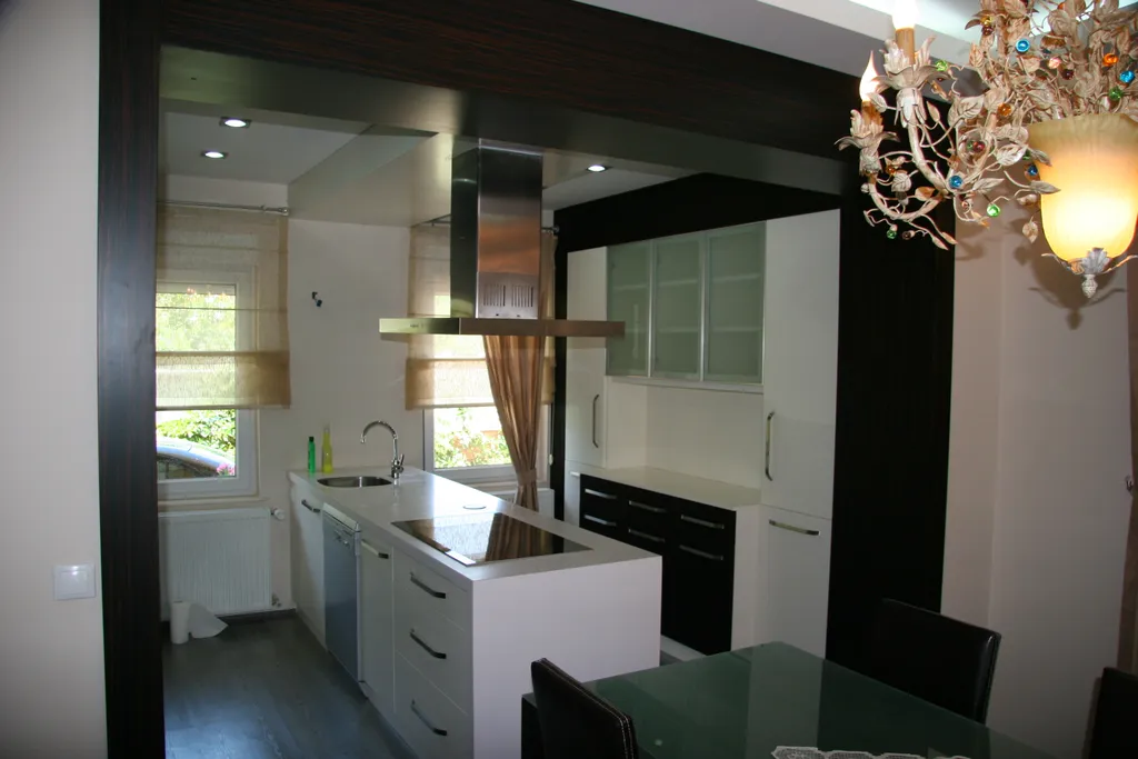 Шикарная вилла с садом и с бассейном в Кемере