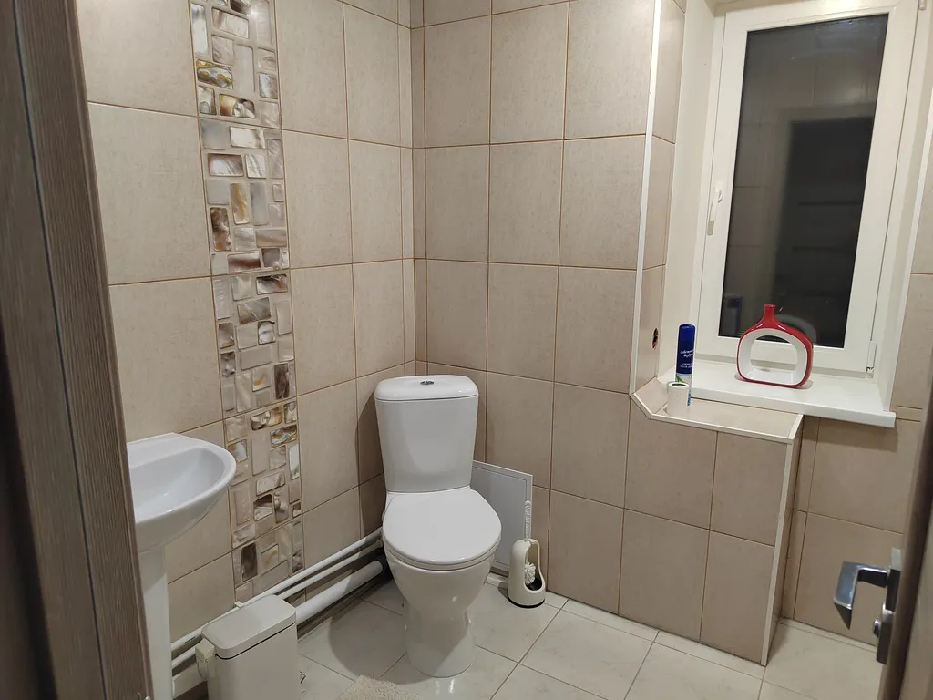 Дом в лесу у залива