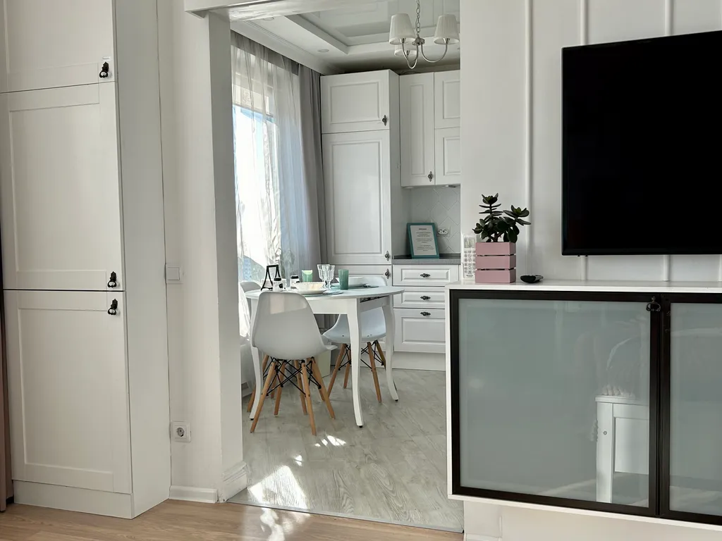 Встречайте рассветы в дизайнерской квартире с видом на Останкино.