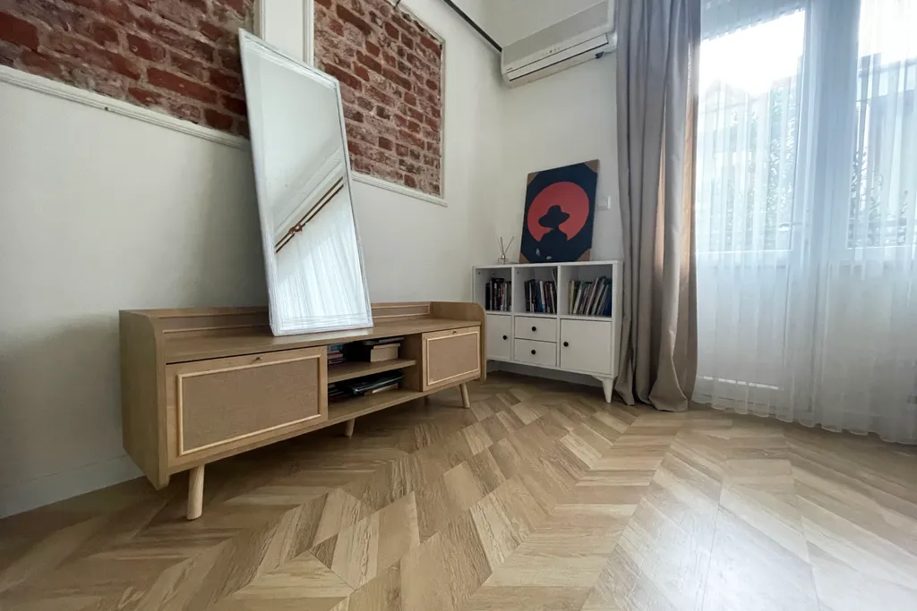 2br and 2bath balcony 8 min to metro