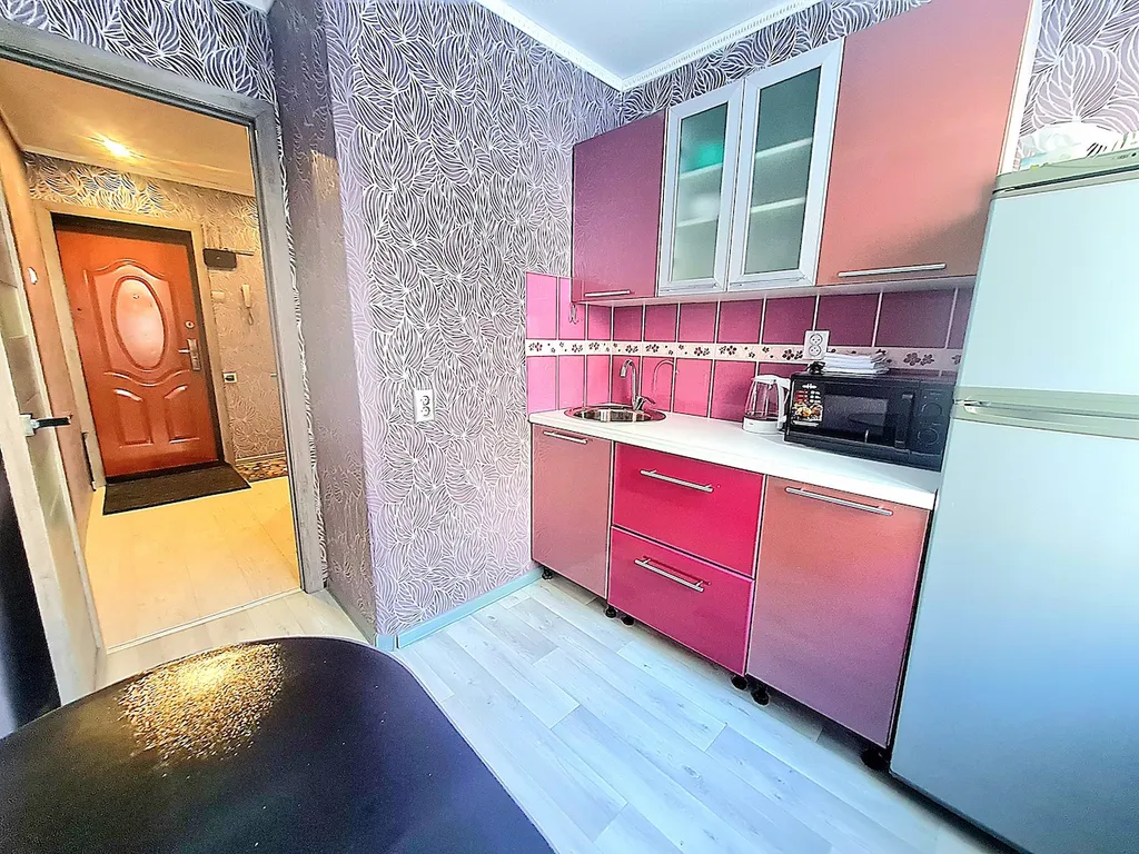 Квартрира с видом на закат солнца и горы