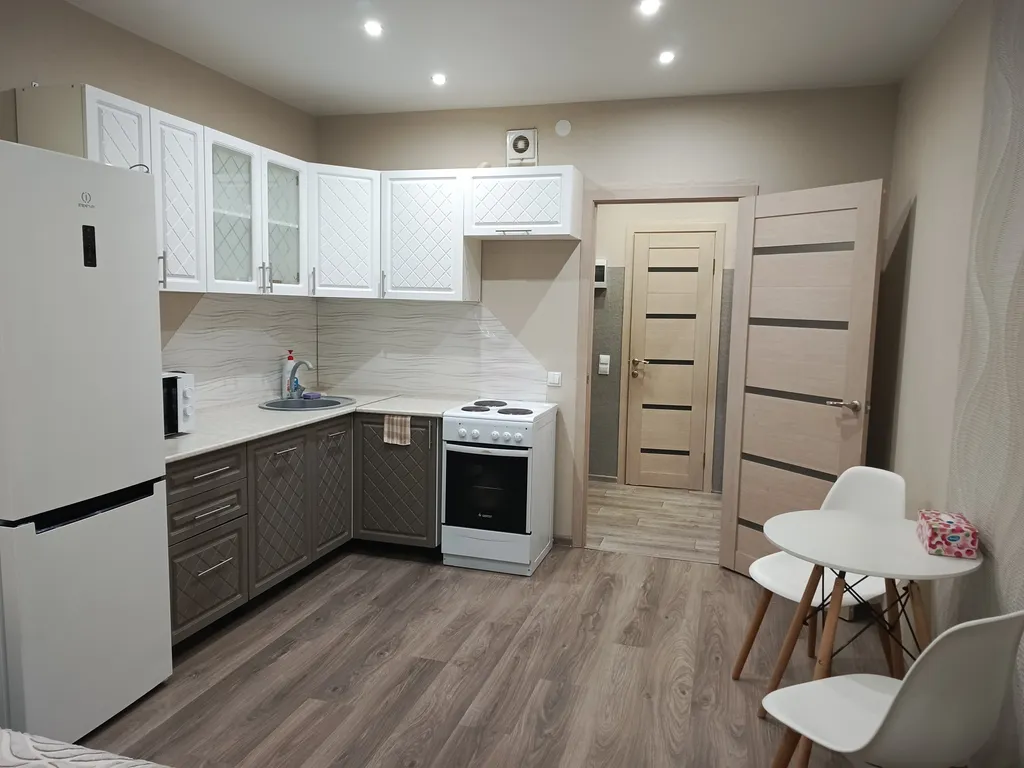 Квартира Небольшая, уютная студия в доме комфорт + — аренда посуточно в Ижевск