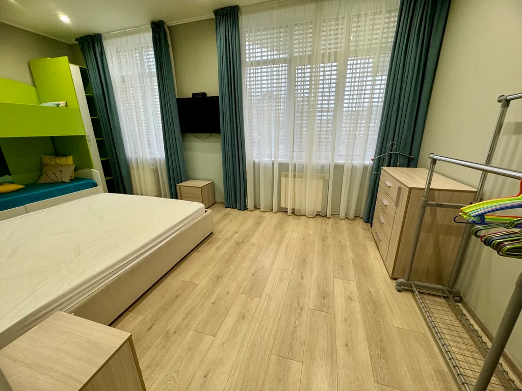 Дом с бассейном и баней у моря