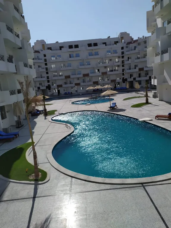 Квартира-студия с собственной террасой в 500м от моря