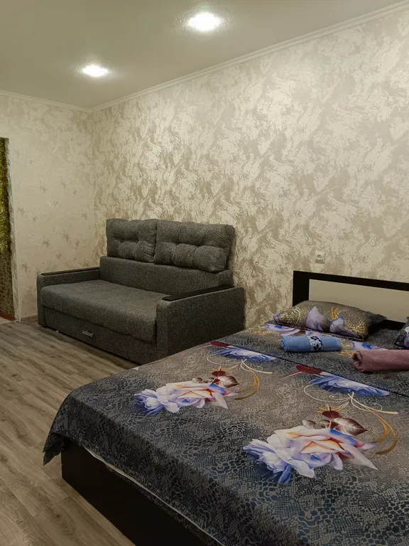 Уютная квартира в новой части города — аренда посуточно в Волжский