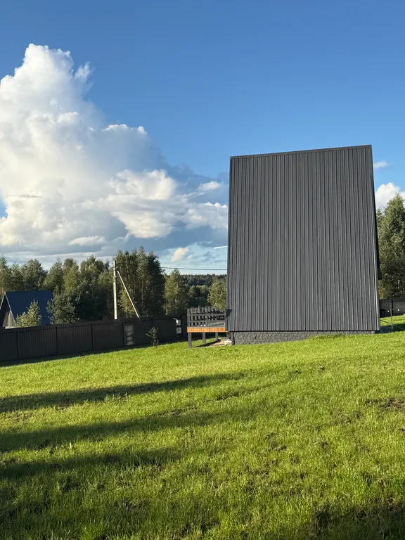 Уютный дом a-frame на окраине леса