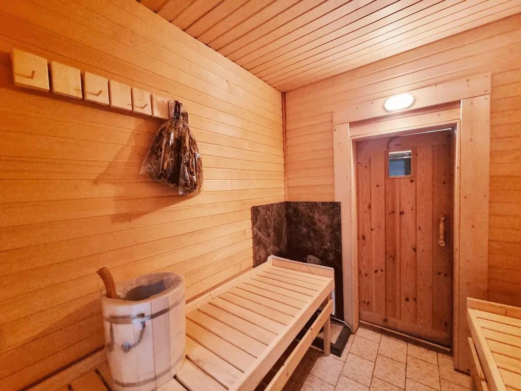 Коттедж Большой двухэтажный коттедж в стиле ампир с сауной и бассейном-купелью — Агалатово