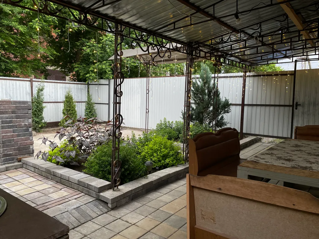 Частный дом в центре поселка