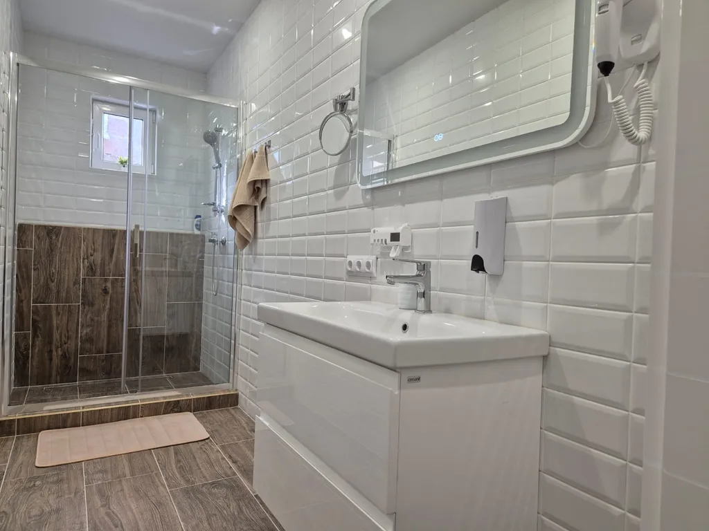 Коттедж 2-комнатный коттедж с бассейном — Кабардинка