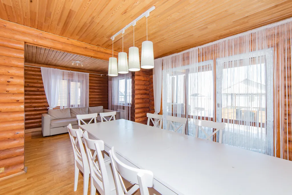 Большой коттедж с видом на озеро