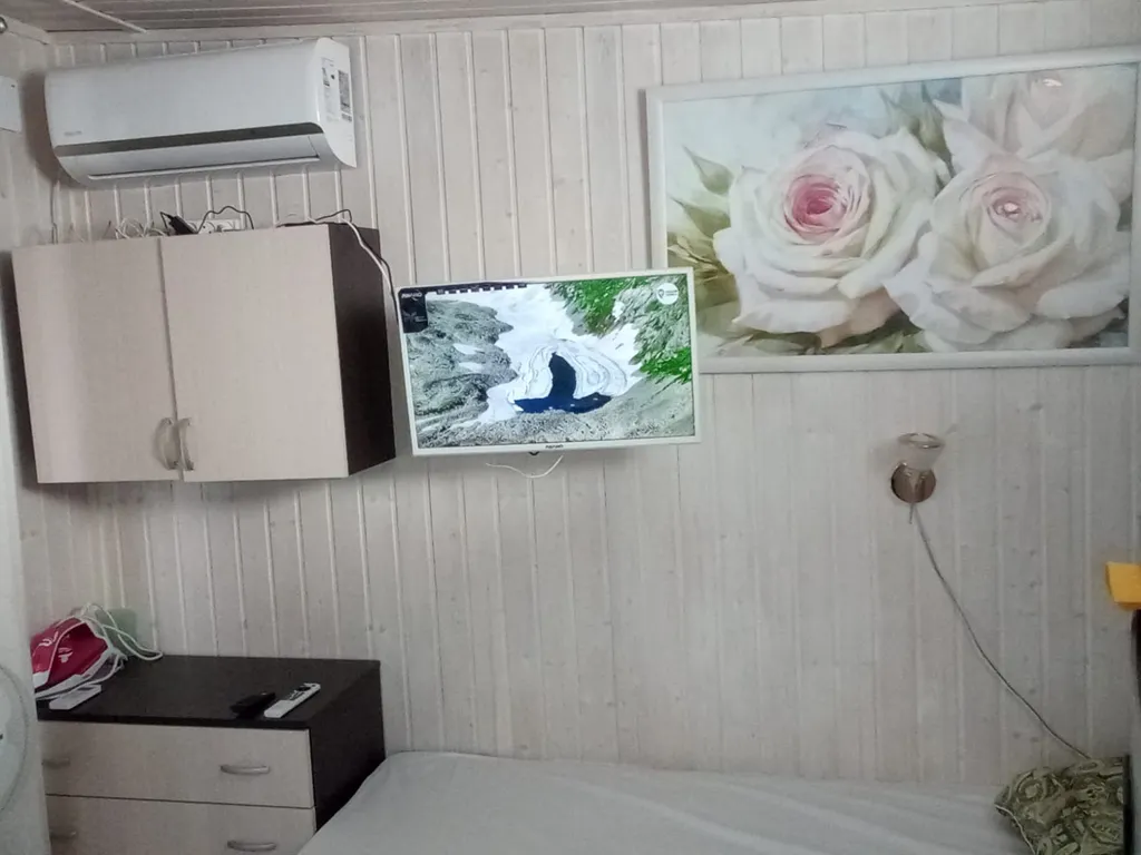 Часть дома с отдельным входом и верандой