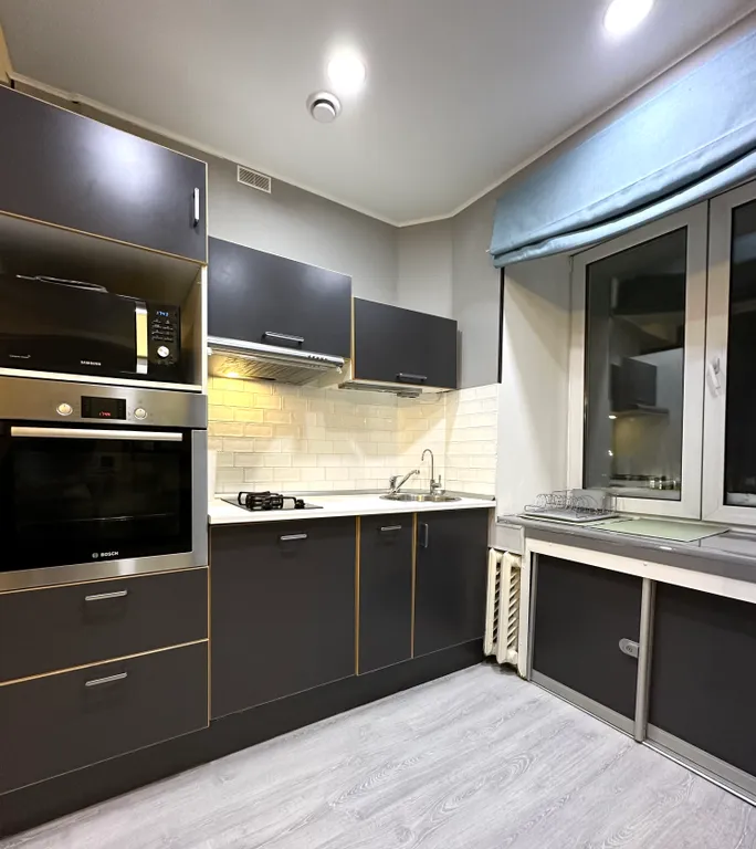 Двухкомнатная студия. Идеальная локация. Парковка во дворе.