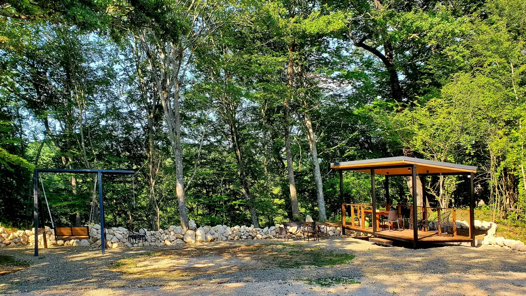 Барн-хаус 2+1 в тишине у леса и горной реки